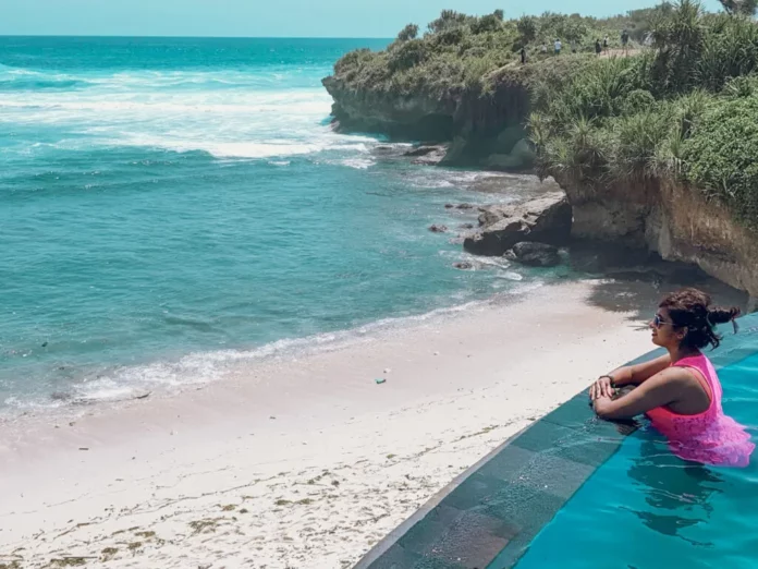 DREAM BEACH ON NUSA LEMBONGAN